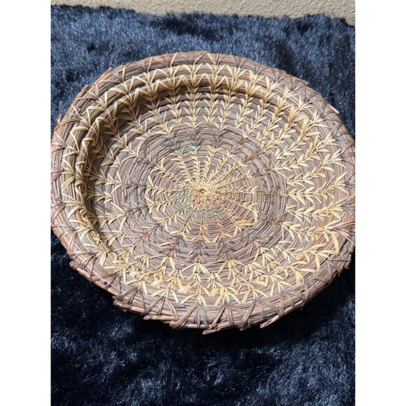 Vintage Handwoven Pine Needle Round Basket  Folk Art Native - Picture 1 of 9
